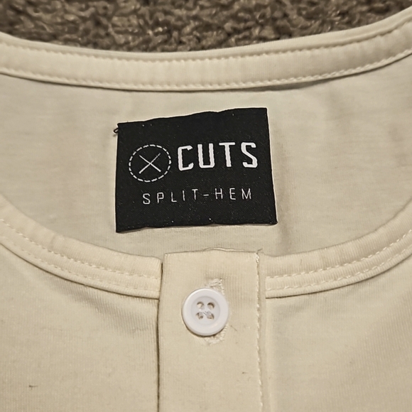 *NWOT* CUTS Split-Hem Henley Top - Picture 3 of 9